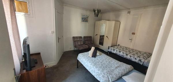 À vendre : Immeuble de 4 logements à côté des thermes