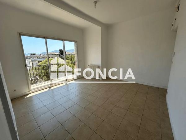 Location Appartement 4 pièces 99.2 m² - 551/553 AV DU PRADO Marseille 13008