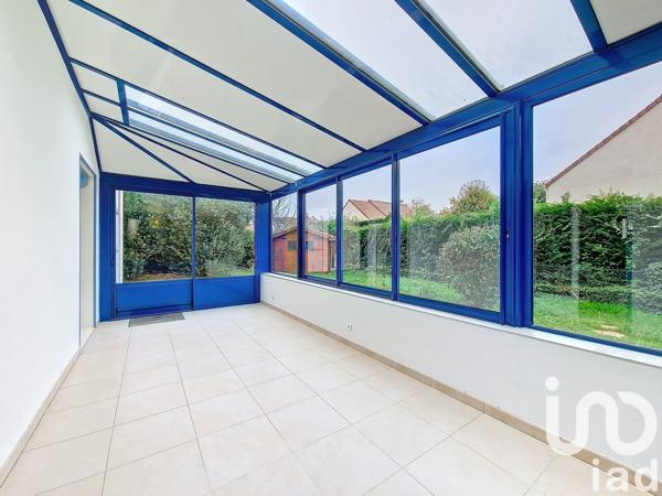Maison 9 pièces de 224 m² à Mandres-les-Roses (94520)
