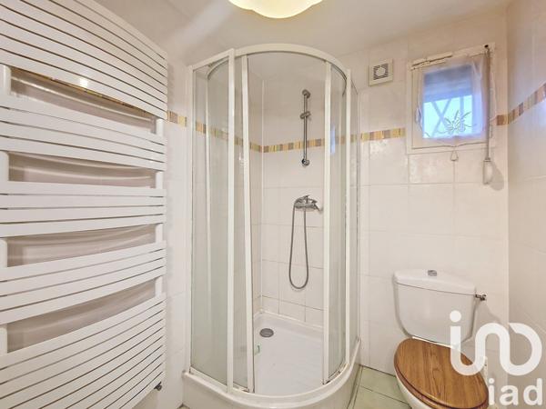 Maison 9 pièces de 224 m² à Mandres-les-Roses (94520)