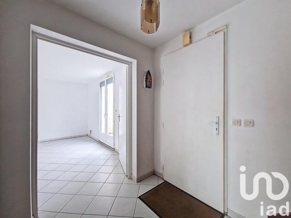 Maison 9 pièces de 224 m² à Mandres-les-Roses (94520)