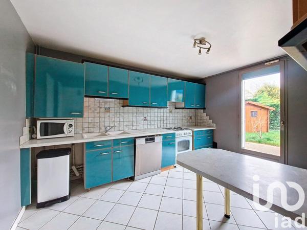 Maison 9 pièces de 224 m² à Mandres-les-Roses (94520)