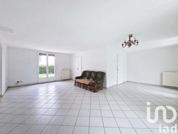Maison 9 pièces de 224 m² à Mandres-les-Roses (94520)
