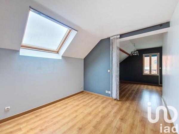 Maison 9 pièces de 224 m² à Mandres-les-Roses (94520)