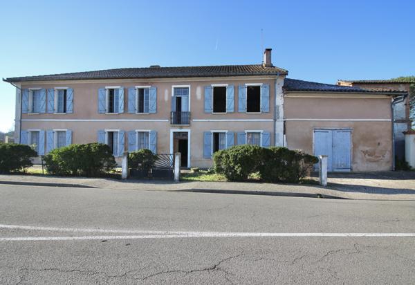 Campsas (82370) EXCLUSIVITÉ, GRANDE MAISON ANCIENNE AVEC DÉPENDANCES, AU COEUR DU VILLAGE .