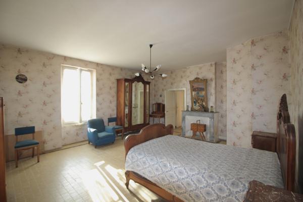 Campsas (82370) EXCLUSIVITÉ, GRANDE MAISON ANCIENNE AVEC DÉPENDANCES, AU COEUR DU VILLAGE .