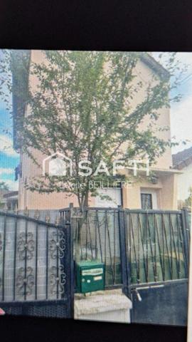 STUDIO F1 de 22m2, une cuisine séparée, une salle et WC .