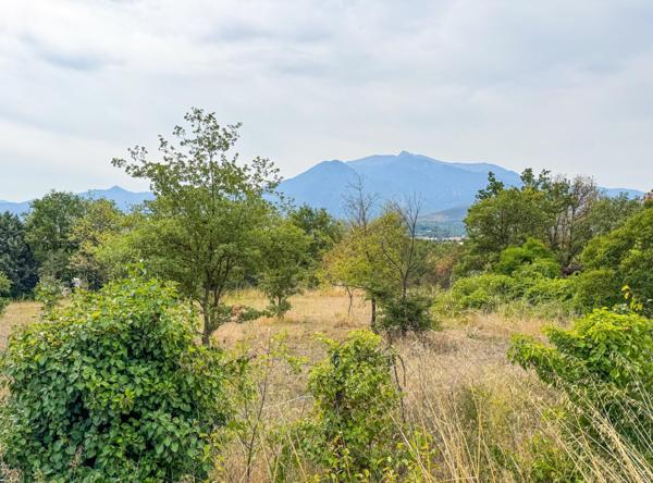 Terrain 1950m2 vue Canigou constructible viabilisé