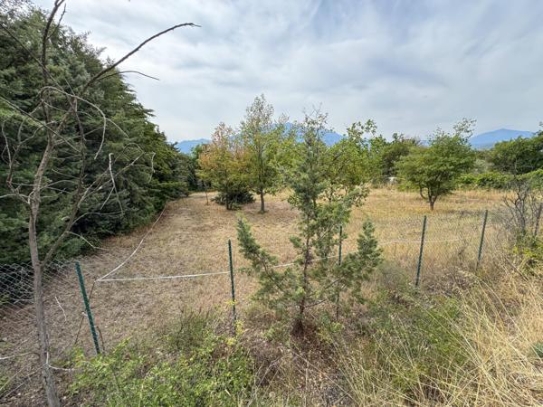 Terrain 1950m2 vue Canigou constructible viabilisé