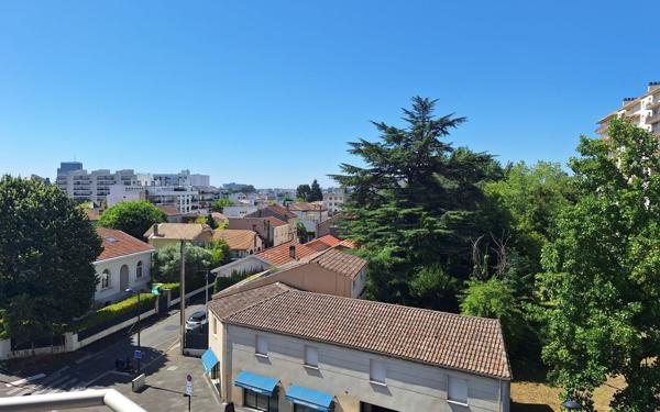 Appartement à vendre    3 pièces • 60 m2 Bordeaux