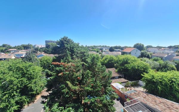 Appartement à vendre    3 pièces • 60 m2 Bordeaux