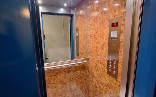 Appartement à vendre    3 pièces • 60 m2 Bordeaux