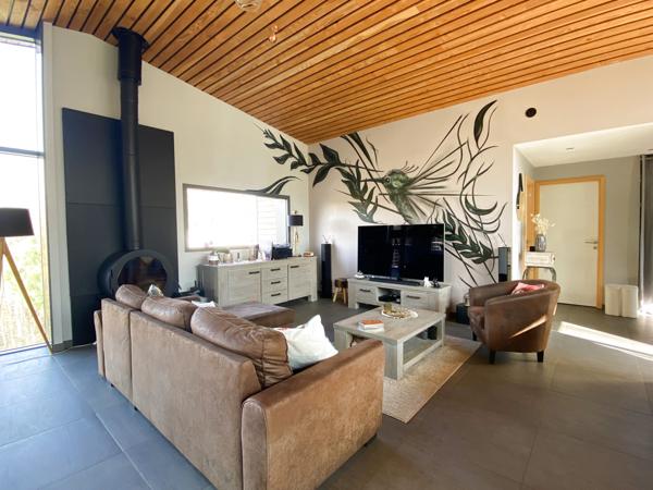 Boutigny-Prouais (28410) Propriété d’exception – Maison d’architecte – 300 m² – Parc boisé 5 600 m² – Piscine – Domaine recherché