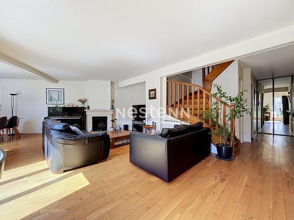MEUDON À LA LIMITE D'ISSY LES MOULINEAUX - Maison 6 pièces avec terrasse et garage