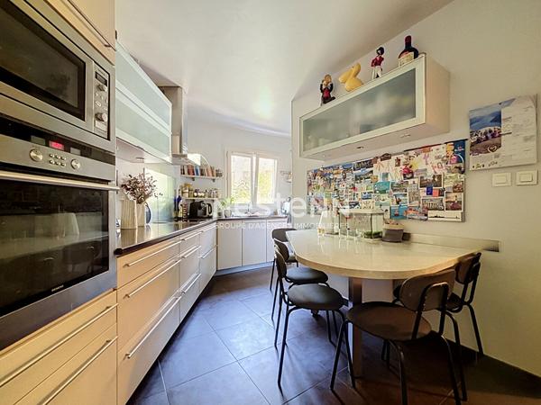 MEUDON À LA LIMITE D'ISSY LES MOULINEAUX - Maison 6 pièces avec terrasse et garage