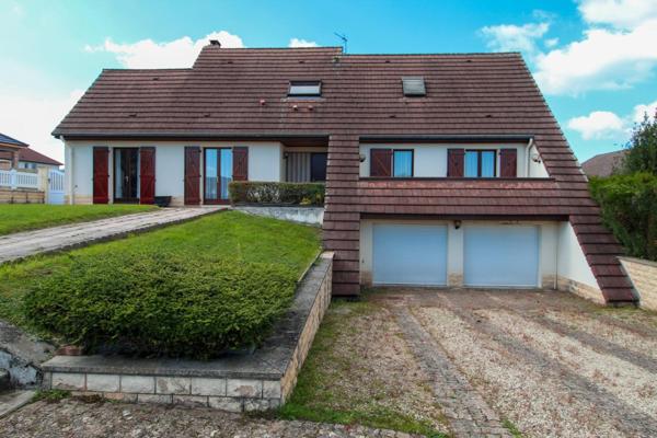 Spacieuse maison avec double garage