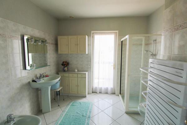 Spacieuse maison avec double garage