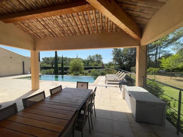 Magnifique villa de 191 m2 à COTIGNAC (83), terrain arboré de 4000m2, 4 chambres en suite, piscine
