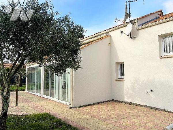 Notre service négociation vous propose un bien idéalement situé à proximité du bourg du Clion S/ Mer