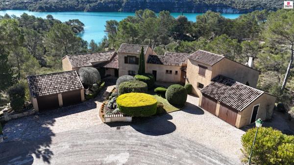 Ensemble immobilier 279 m² en bordure du Lac