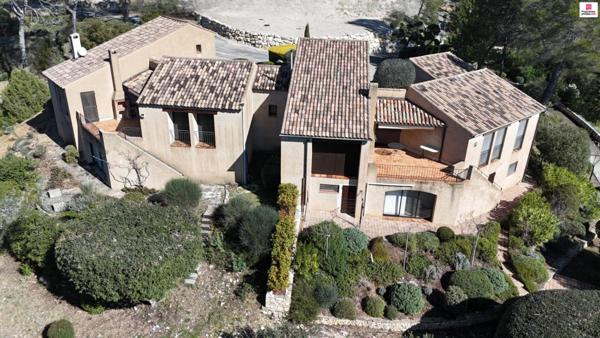 Ensemble immobilier 279 m² en bordure du Lac