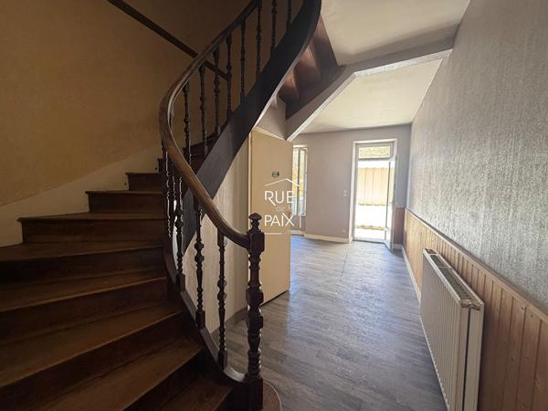 79400 SAINT MAIXENT L ECOLE Maison de ville 104 m² - Cour sans vis-à-vis