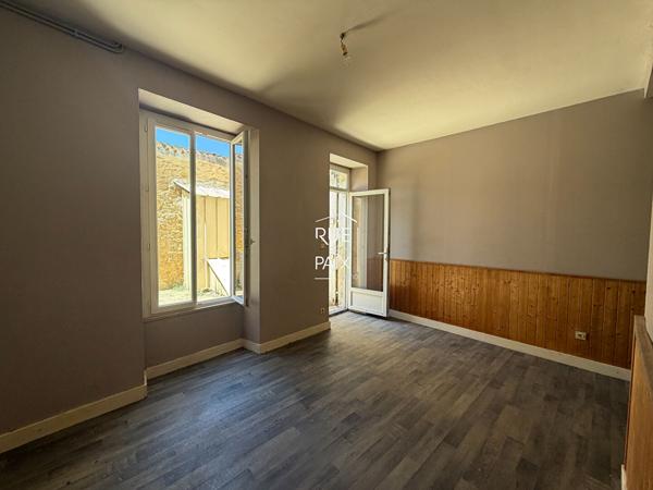79400 SAINT MAIXENT L ECOLE Maison de ville 104 m² - Cour sans vis-à-vis