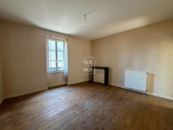 79400 SAINT MAIXENT L ECOLE Maison de ville 104 m² - Cour sans vis-à-vis