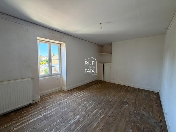 79400 SAINT MAIXENT L ECOLE Maison de ville 104 m² - Cour sans vis-à-vis