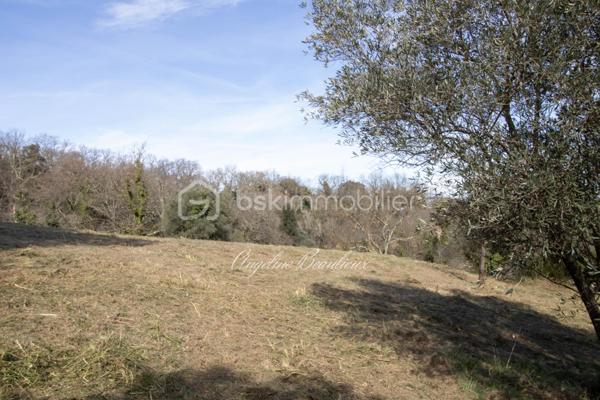 Terrain de 2 094 m²