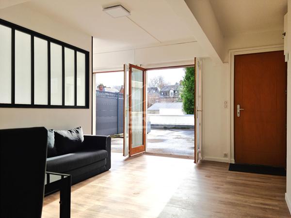 F1 bis meublé avec terrasse au calme