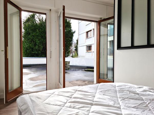 F1 bis meublé avec terrasse au calme