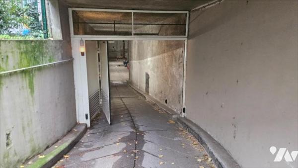 Notaire - BOX FERMÉ - Métro Glacière - Exclusivité