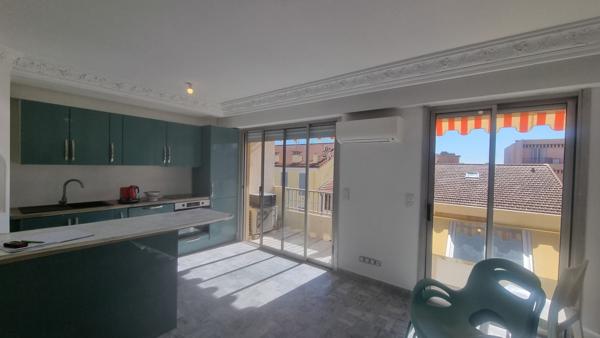 Golfe Juan (06220) GOLFE-JUAN 2 PIECES AU DERNIER ETAGE AVEC PARKING