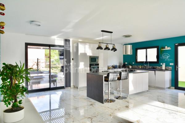 PIGNAN (34) - A vendre, Villa contemporaine avec piscine