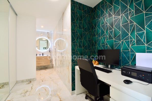 PIGNAN (34) - A vendre, Villa contemporaine avec piscine