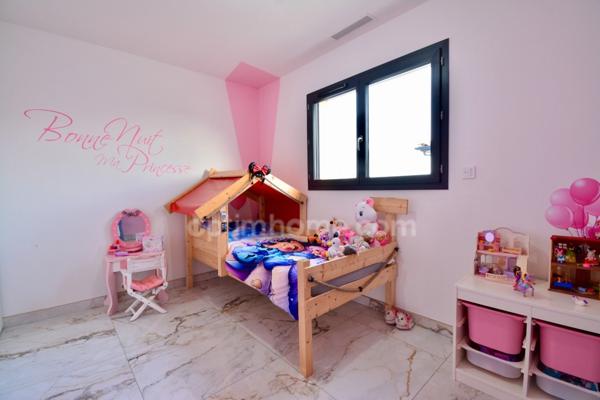 PIGNAN (34) - A vendre, Villa contemporaine avec piscine