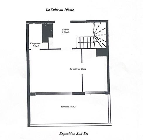 Comme une maison sur les toits, avec deux terrasses et une vue imprenable aux portes de Paris.