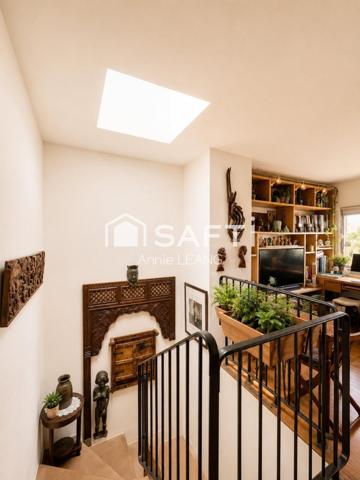 Comme une maison sur les toits, avec deux terrasses et une vue imprenable aux portes de Paris.