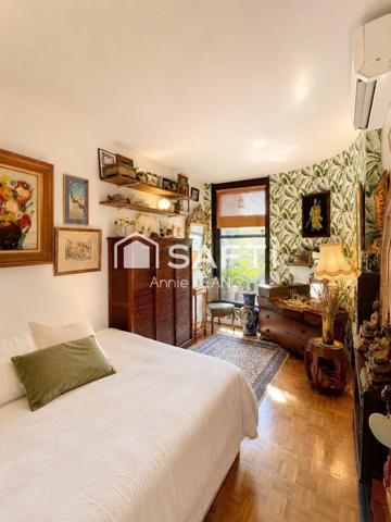 Comme une maison sur les toits, avec deux terrasses et une vue imprenable aux portes de Paris.