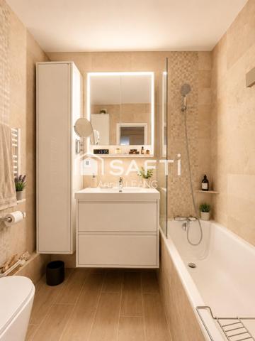 Comme une maison sur les toits, avec deux terrasses et une vue imprenable aux portes de Paris.