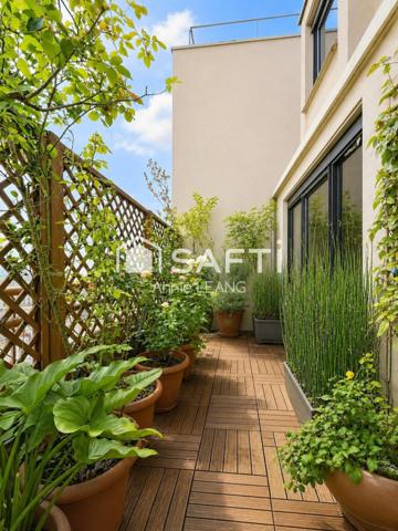 Comme une maison sur les toits, avec deux terrasses et une vue imprenable aux portes de Paris.