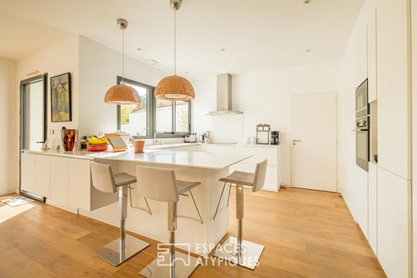 L’harmonie contemporaine au coeur de Caudéran avec piscine et garage