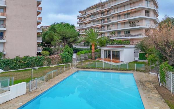 Appartement à vendre    1 pièce • 40 m2 Nice