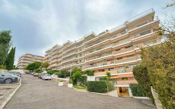 Appartement à vendre    1 pièce • 40 m2 Nice