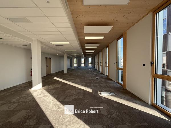 Bureaux à louer à Vaulx-en-Velin neufs en structure bois certifiée