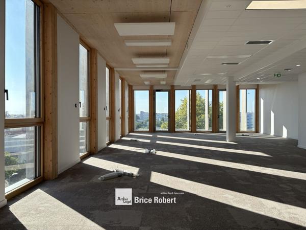 Bureaux à louer à Vaulx-en-Velin neufs en structure bois certifiée