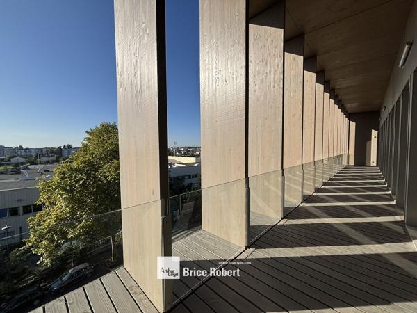 Bureaux à louer à Vaulx-en-Velin neufs en structure bois certifiée