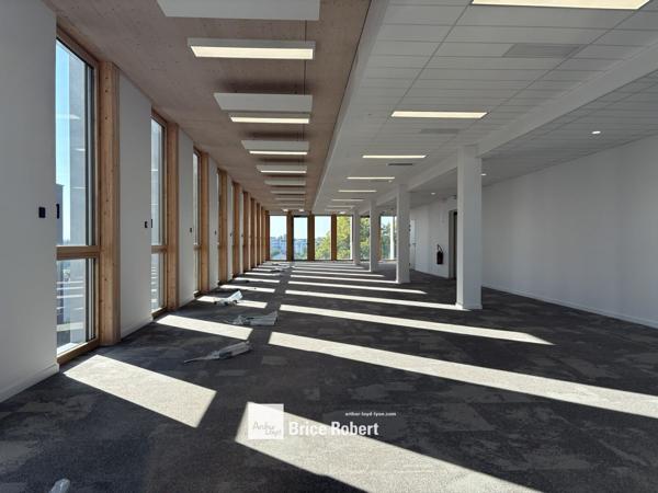 Bureaux à louer à Vaulx-en-Velin neufs en structure bois certifiée