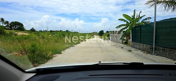 À vendre terrain de 768 m2 constructible à PETIT-CANAL proche de la plage de ANSE MAURICE